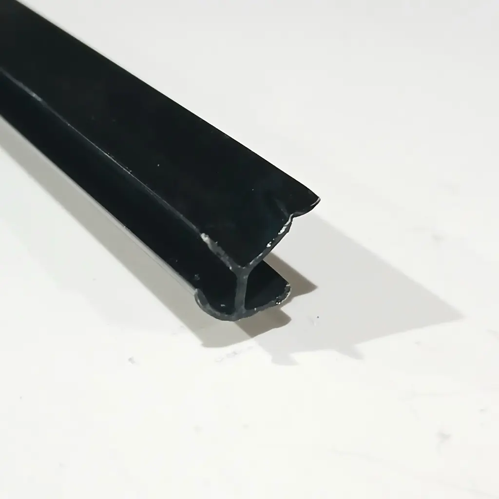 PERFIL JA525 110" E/CORNER BLACK