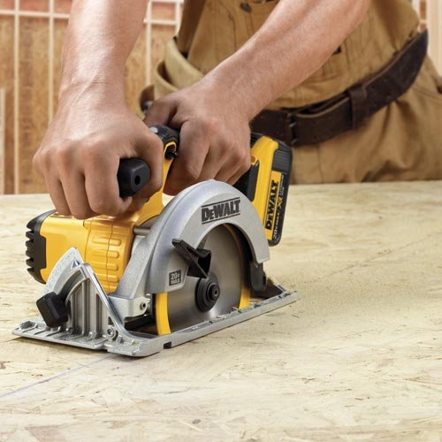 DeWalt 20V MAX 6-1/2 in. Cordless Brushed Circular Saw Tool Only