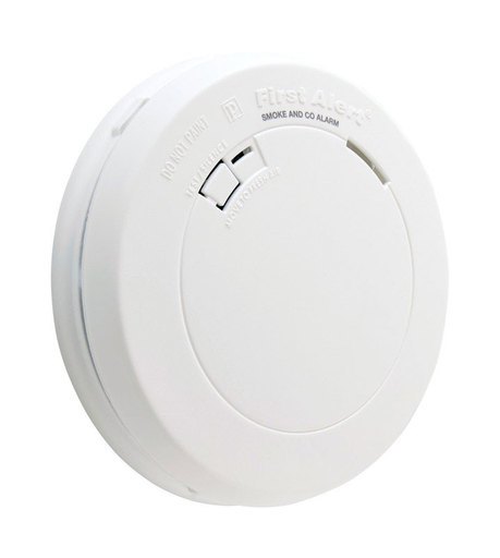 First Alert Battery-Powered Electrochemical/Photoelectric Smoke and Carbon Monoxide Detector 1 Pk