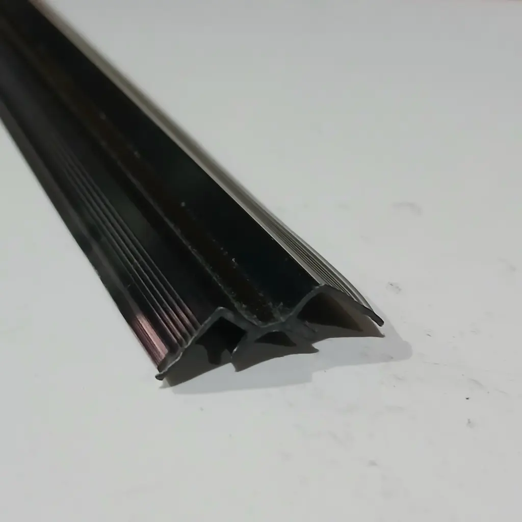 PERFIL JA523 110" I/CORNER BLACK