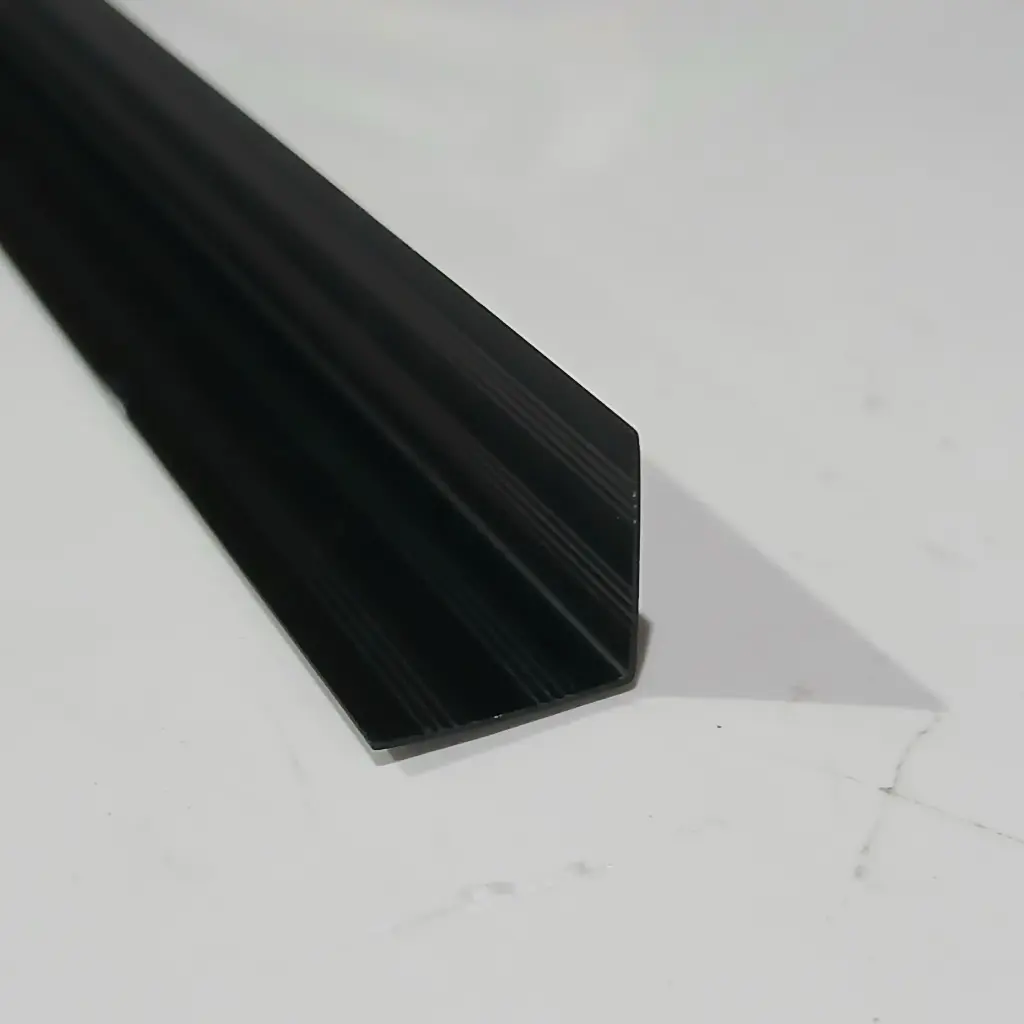 PERFIL JA526 110"  L-SHAPE BLACK