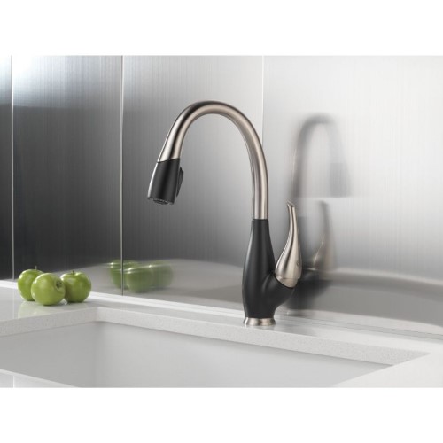Delta Fuse Single Handle Pull-Down Kitchen Faucet 9158-SB-DST Stainless/black