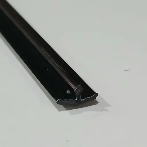 [140003104] PERFIL JA522 110"  T-SHAPE BLACK