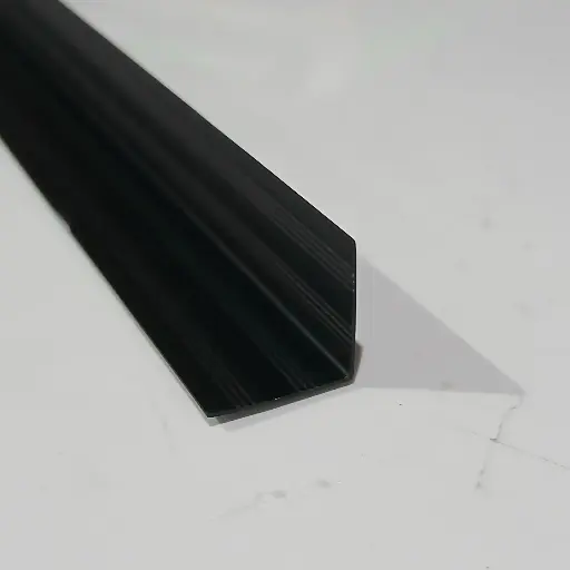 [140003103] PERFIL JA526 110"  L-SHAPE BLACK