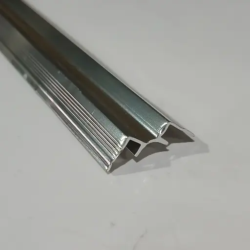 [140003112] PERFIL JA523 110"I/CORNER SILVER